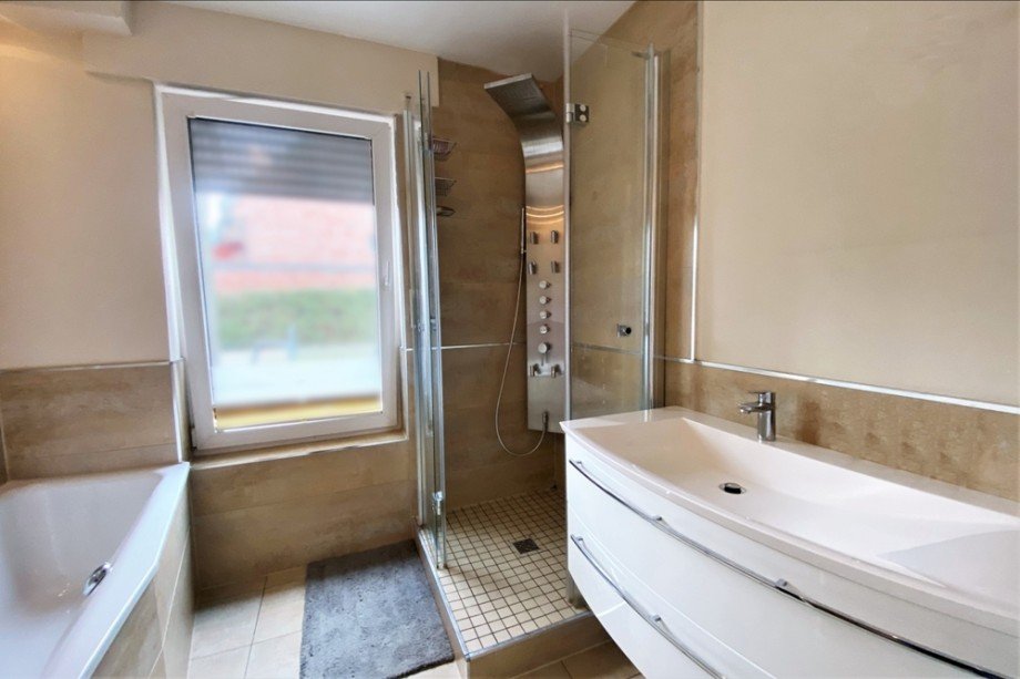 (8) Hier ein erster Eindruck vom Hauptbadezimmer Erdgeschosswohnung Oberhausen / Sterkrade-Mitte
