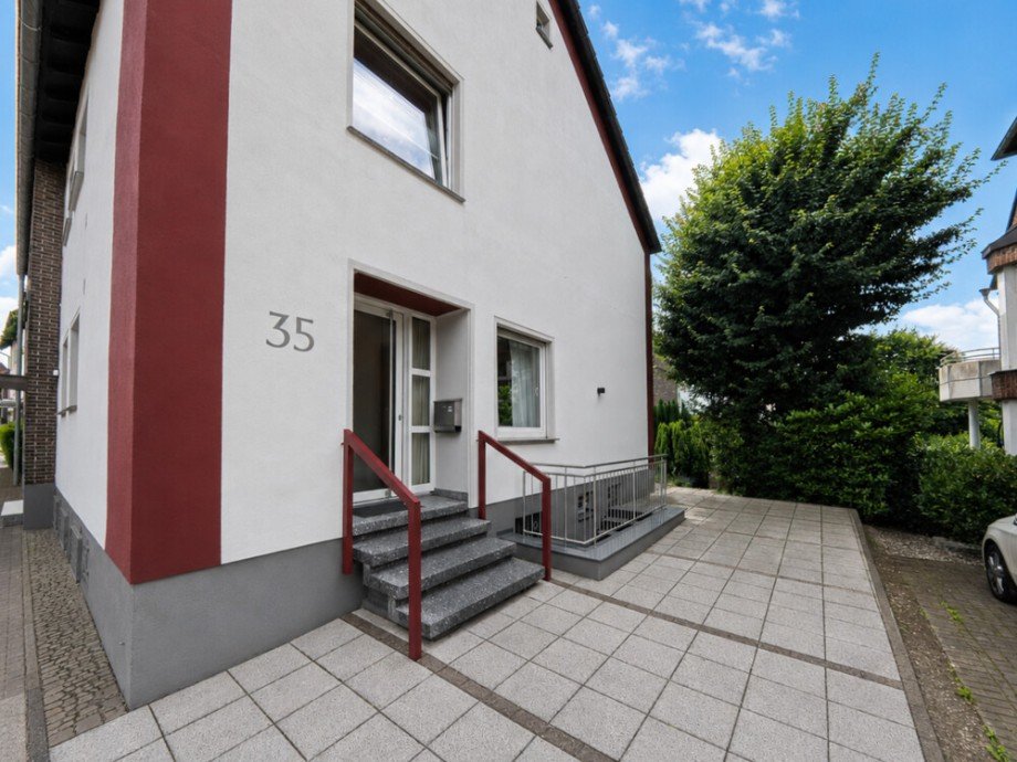 (3) Die Wohneinheit im Erdgeschoss ist u.a. �ber die Giebelseite zu betreten Zweifamilienhaus Bottrop / Bottrop-Vonderort