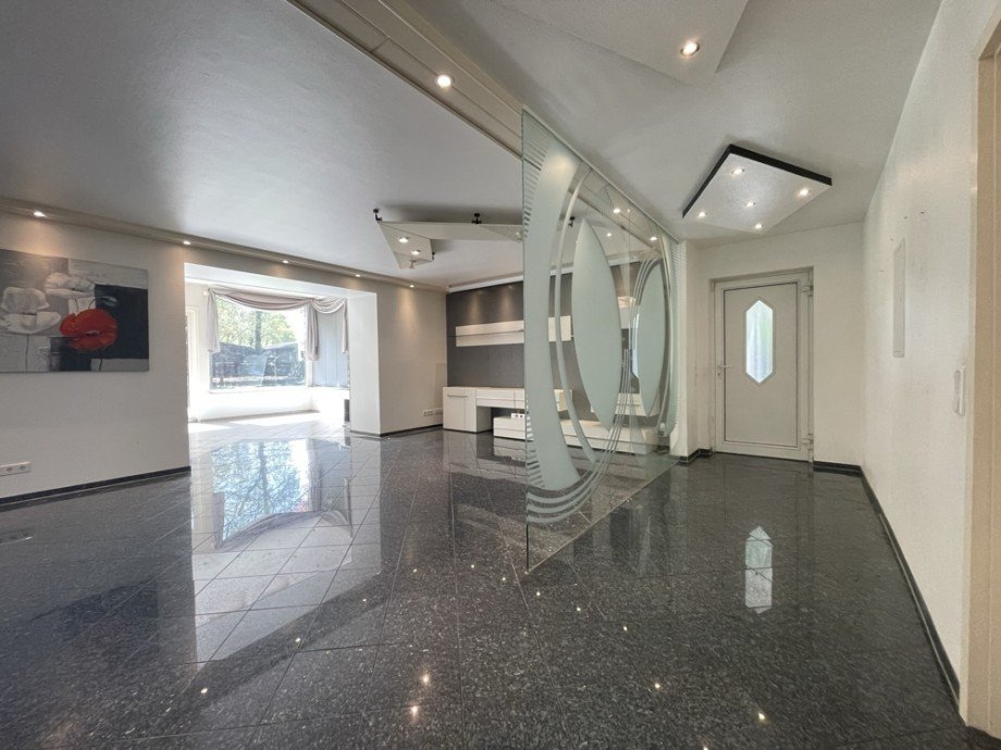 (5) Eine erste Impression vom Hausflur im Erdgeschoss Einfamilienhaus Bottrop / Eigen