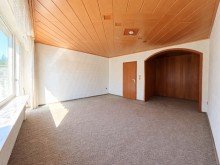 (8) Hier ein erster Einblick in das Wohnzimmer mit Essplatzbereich *VERKAUFT*