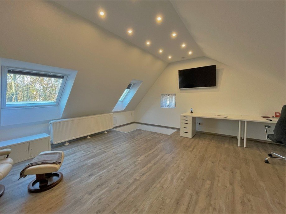 (22) Hier ist soeben erst ein modernes und klimatisiertes B�ro- bzw. Arbeitszimmer entstanden Einfamilienhaus Bottrop / Feldhausen