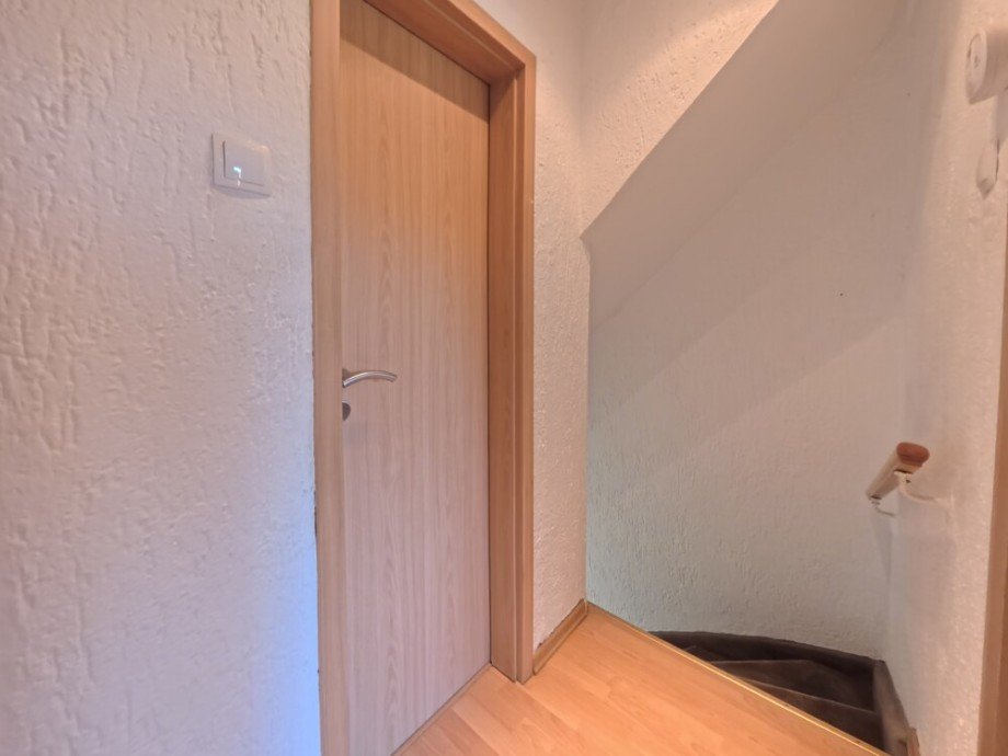(18) Anschlie�end betreten wir das Badezimmer Reihenmittelhaus Bottrop / Batenbrock