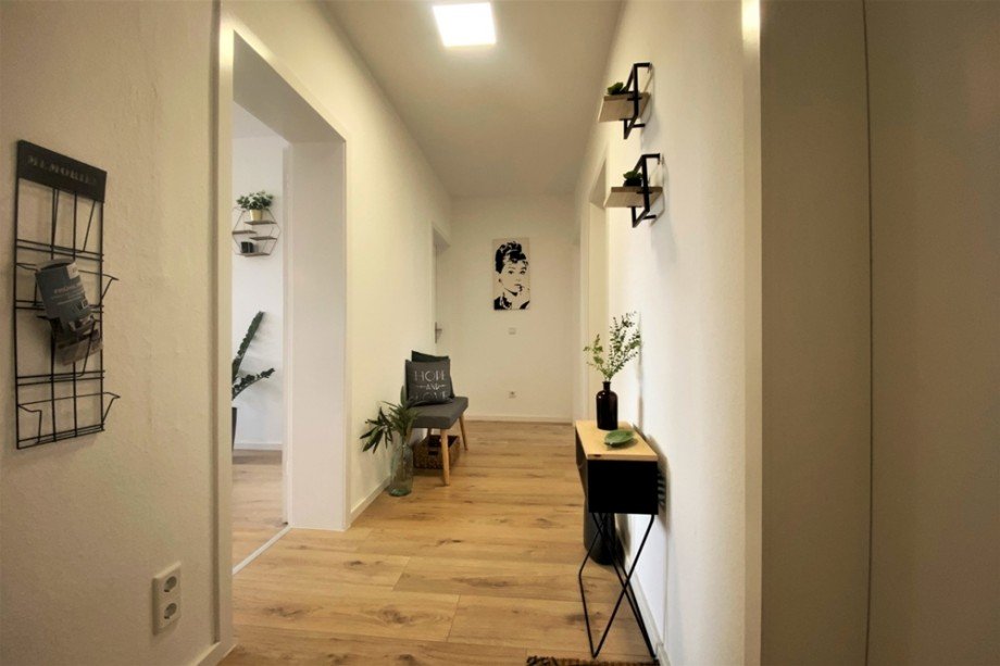 (6) Hier sehen Sie den privaten Wohnungsflur der Wohnung im 1.OG Mehrfamilienhaus Bottrop / Stadtmitte