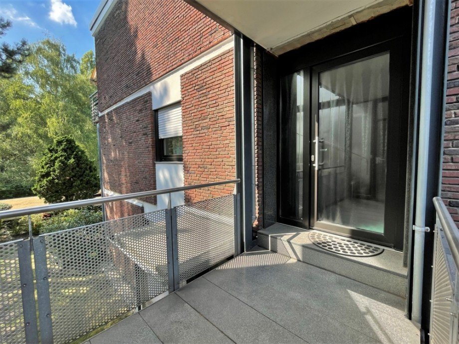 (4) Der Blick auf den eigenen Wohnungseingang im Erdgeschoss Etagenwohnung Bottrop / Stadtmitte