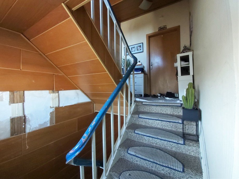 (12) Hier der Blick auf den Wohnungseingang im 1. Obergeschoss Haus Bottrop / Batenbrock