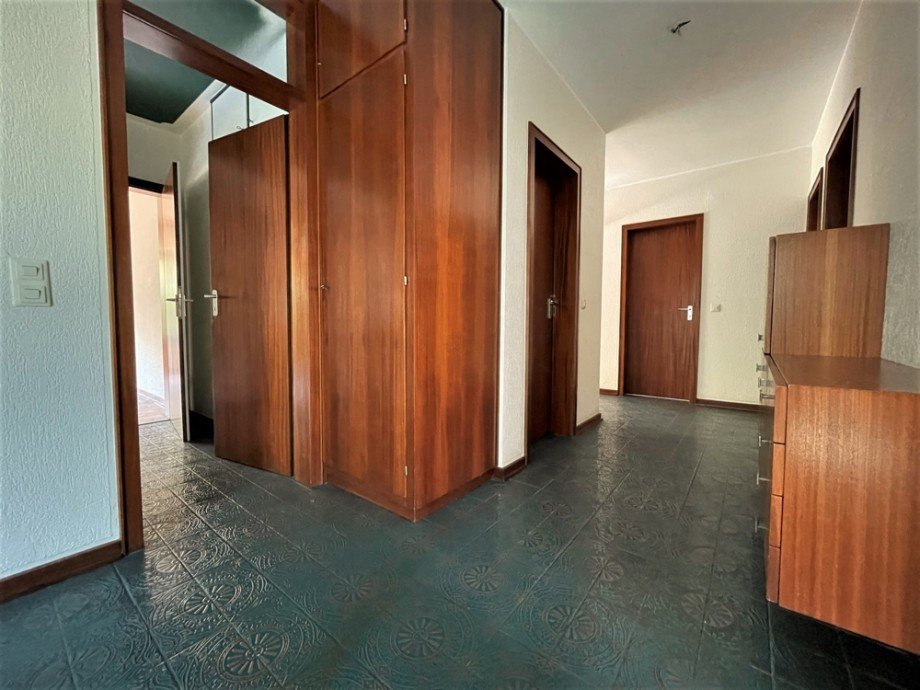 (6) Ein erster Einblick in den ger�umigen Wohnungsflur Etagenwohnung Bottrop / Stadtmitte