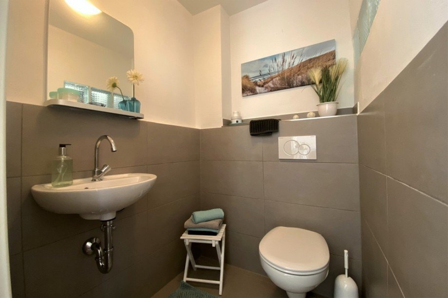 (20) Im hofseitigen Anbau befindet sich ebenfalls dieses modernisierte WC Mehrfamilienhaus Bottrop / Stadtmitte