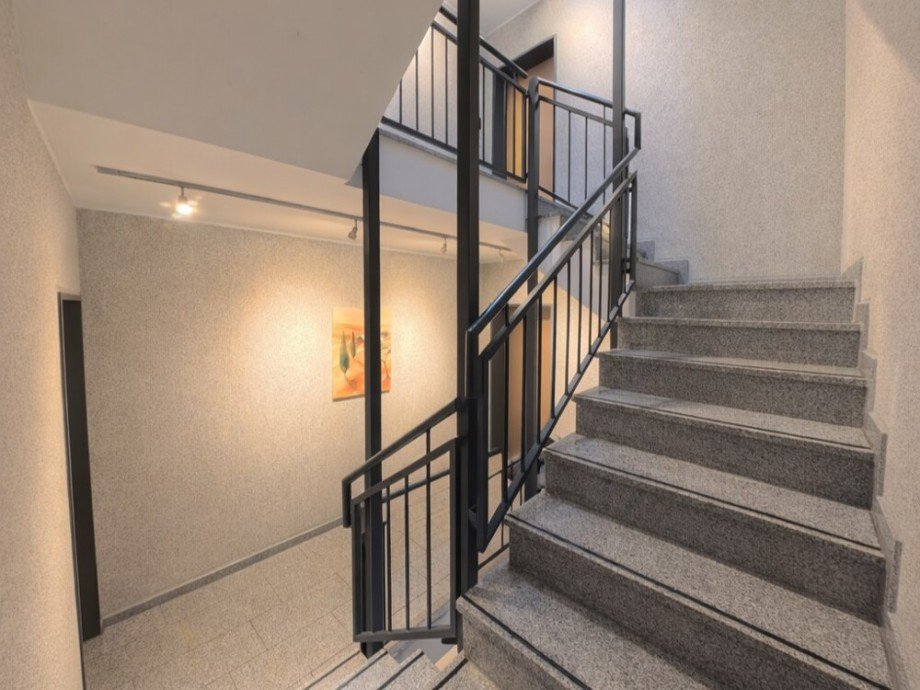 (4) Das gepflegte Treppenhaus f�hrt Sie hinauf zur Wohnung Dachgeschosswohnung Bottrop / Stadtmitte