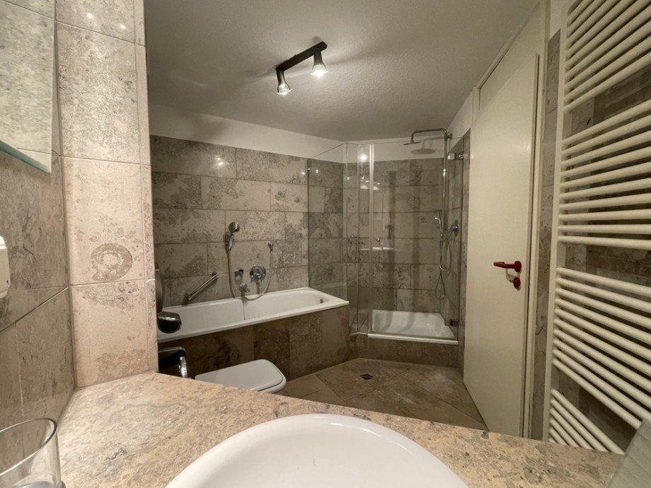 (8) Das Badezimmer aus einer anderen Perspektive Etagenwohnung Bottrop / Batenbrock