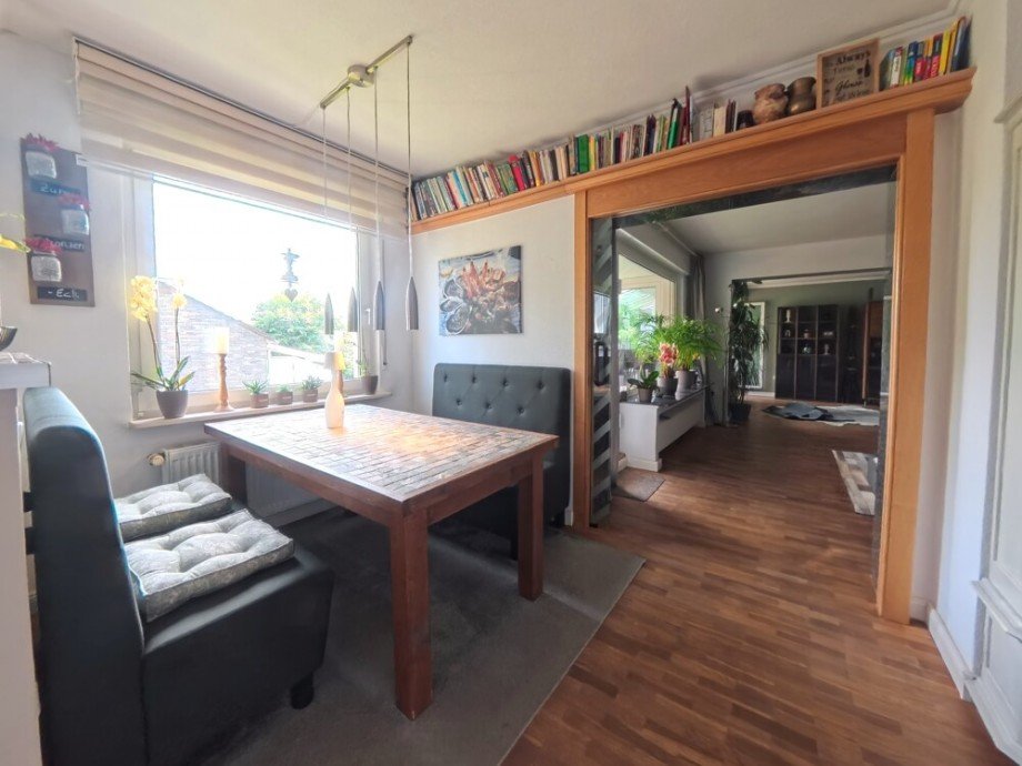 (30) Der Essbereich verl�ngert den entlang der Geb�uder�ckseite verlaufenden Wohnbereich Zweifamilienhaus Bottrop / Bottrop-Vonderort