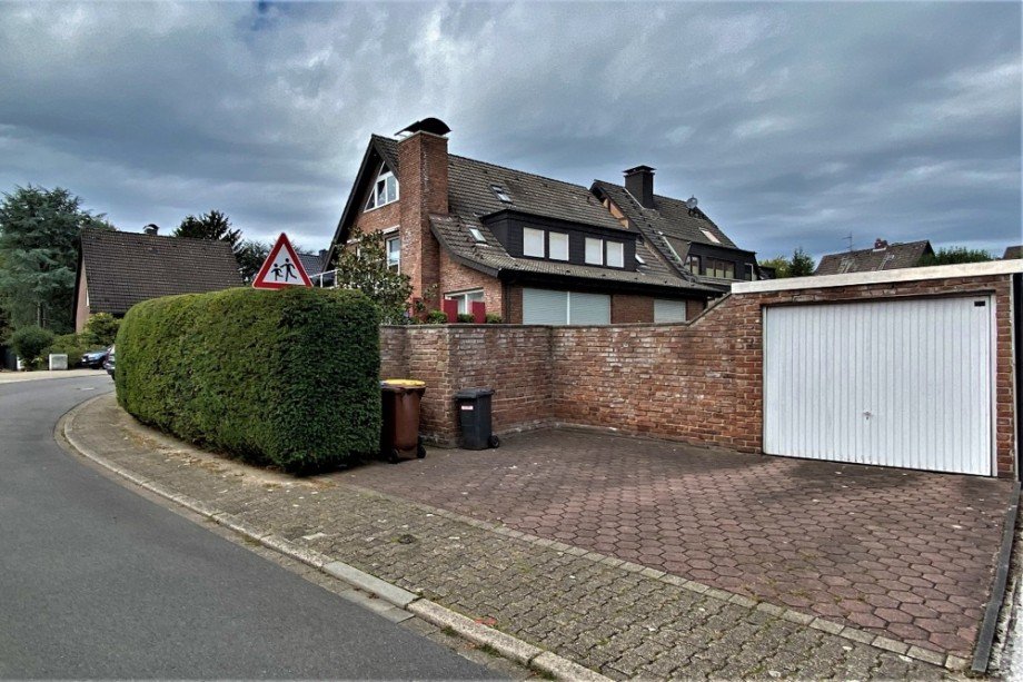 (41) Abschlie�end ein Blick auf die zweite PKW-Garage an der Grundst�cksgrenze Zweifamilienhaus Bottrop / Eigen