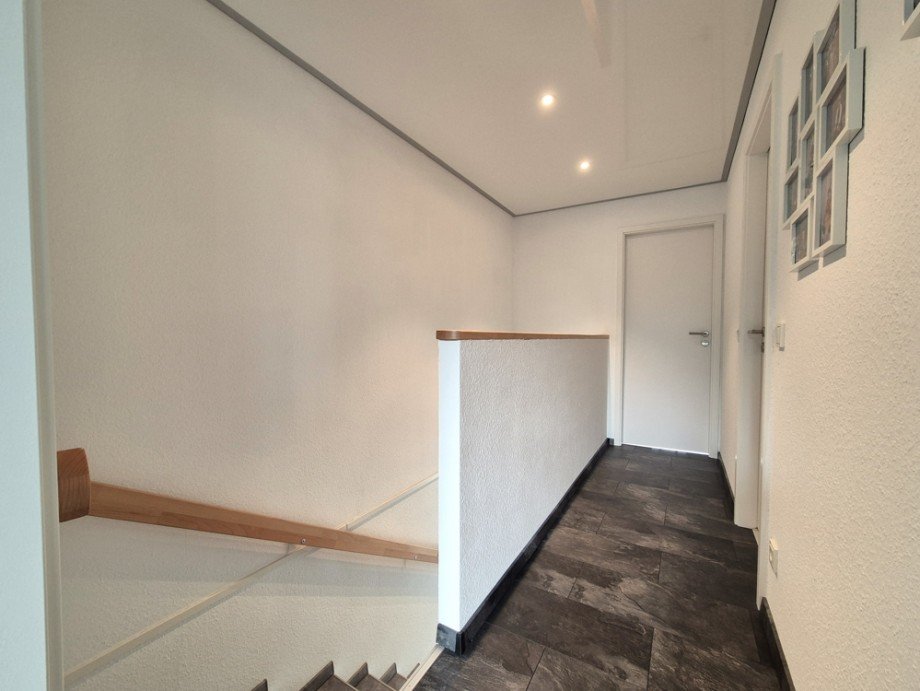 (17) Der Flurbereich im Obergeschoss Reihenmittelhaus Bottrop / Boy