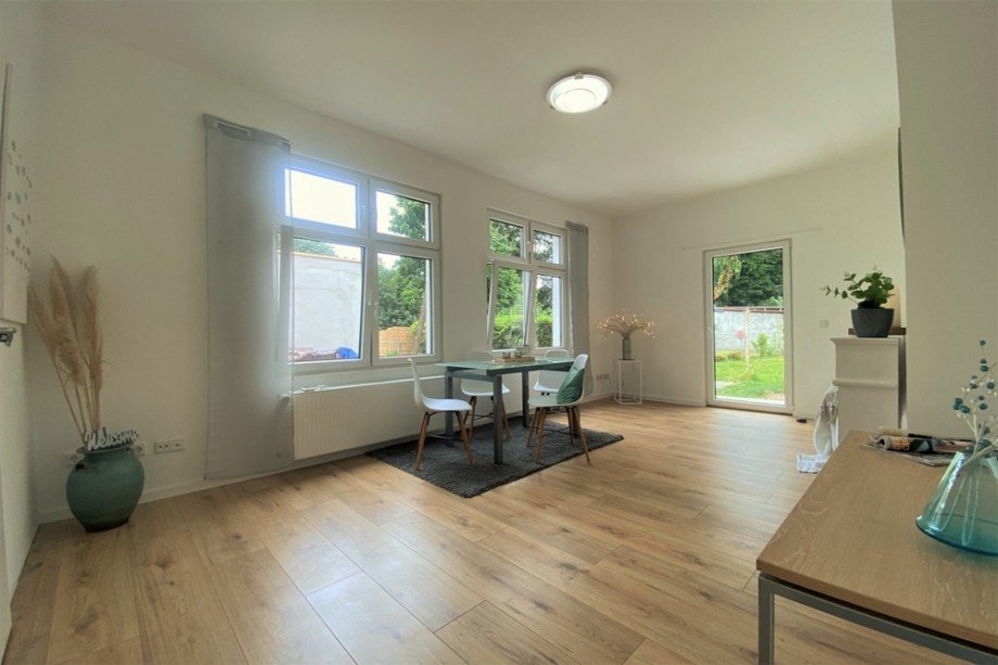 (19) Der Blick Richtung Garten mit vorgelagerter Terrasse Mehrfamilienhaus Bottrop / Stadtmitte