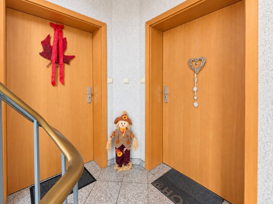 (6) Die Wohnung befindet sich im 1. OG (rechts) Etagenwohnung Bottrop / Batenbrock
