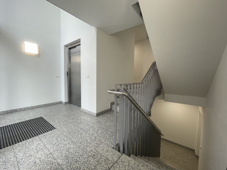 (4) Der Hauseingangsbereich aus dem Geb�udeinneren Erdgeschosswohnung Bottrop