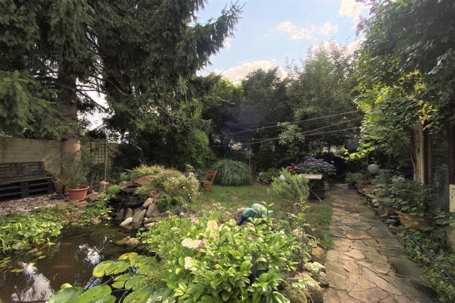 (40) Eine Impression des uneinsehbaren Gartens Haus Bottrop / Stadtmitte