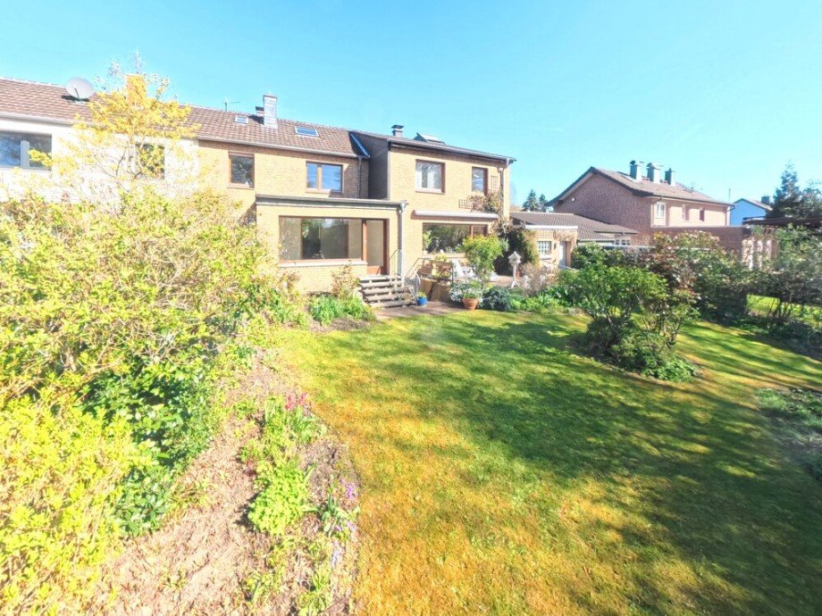 (15) Hier ein Blick auf die Geb�uder�ckseite Reihenmittelhaus Oberhausen / Osterfeld-Ost