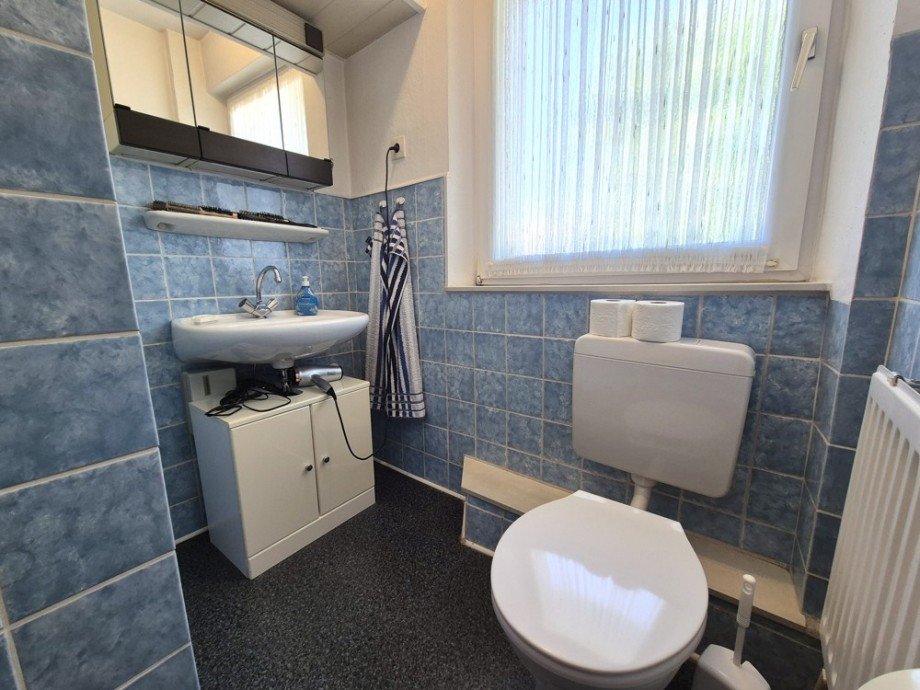 (11) Gegen�berliegend befindet sich dieses WC Reiheneckhaus Bottrop / Fuhlenbrock