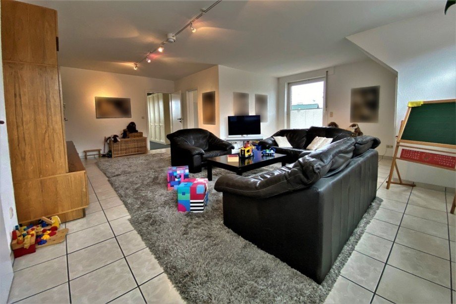 (20) Das gro�z�gige Wohn- und Esszimmer der ELW im 1.OG Zweifamilienhaus Bottrop / Eigen