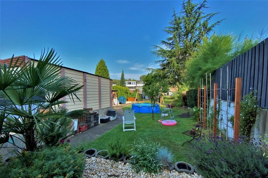 (35) Abschlie�end folgen nun Impressionen vom r�ckw�rtigen Grundst�ck Mehrfamilienhaus Bottrop / Fuhlenbrock