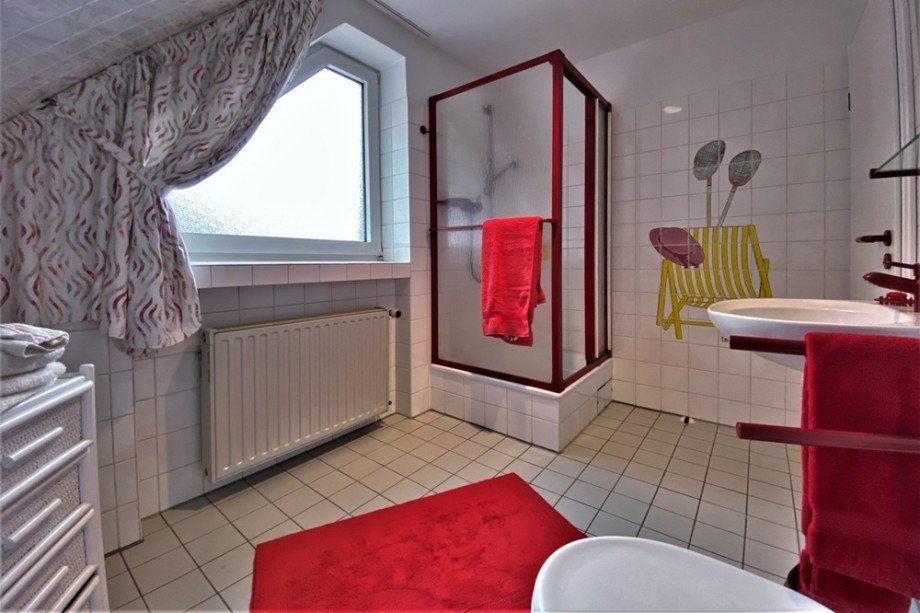 (27) Weiterhin ist direkt ein Duschbadezimmer angeschlossen Zweifamilienhaus Bottrop / Eigen