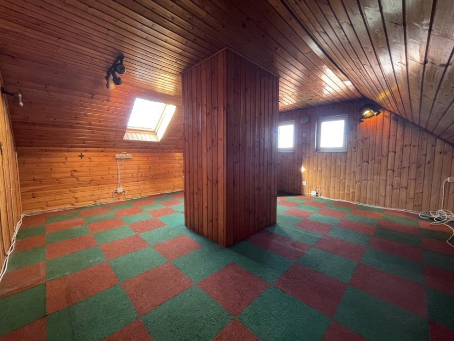 (25) Der Dachboden aus einem anderen Blickwinkel Reihenendhaus Bottrop