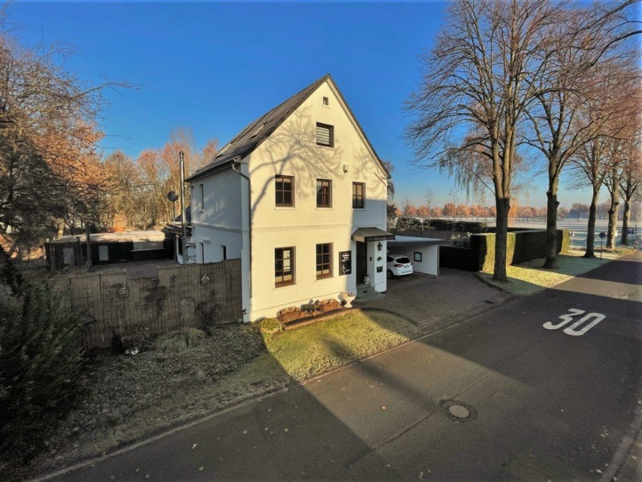 (41) Eine abschlie�ende Geb�udeansicht dieser traumhaften Liegenschaft Einfamilienhaus Bottrop / Feldhausen