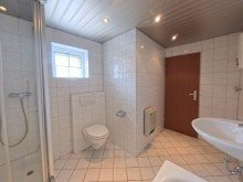 (12) Das Badezimmer bietet sowohl eine Dusche als auch eine Badewanne *VERKAUFT*