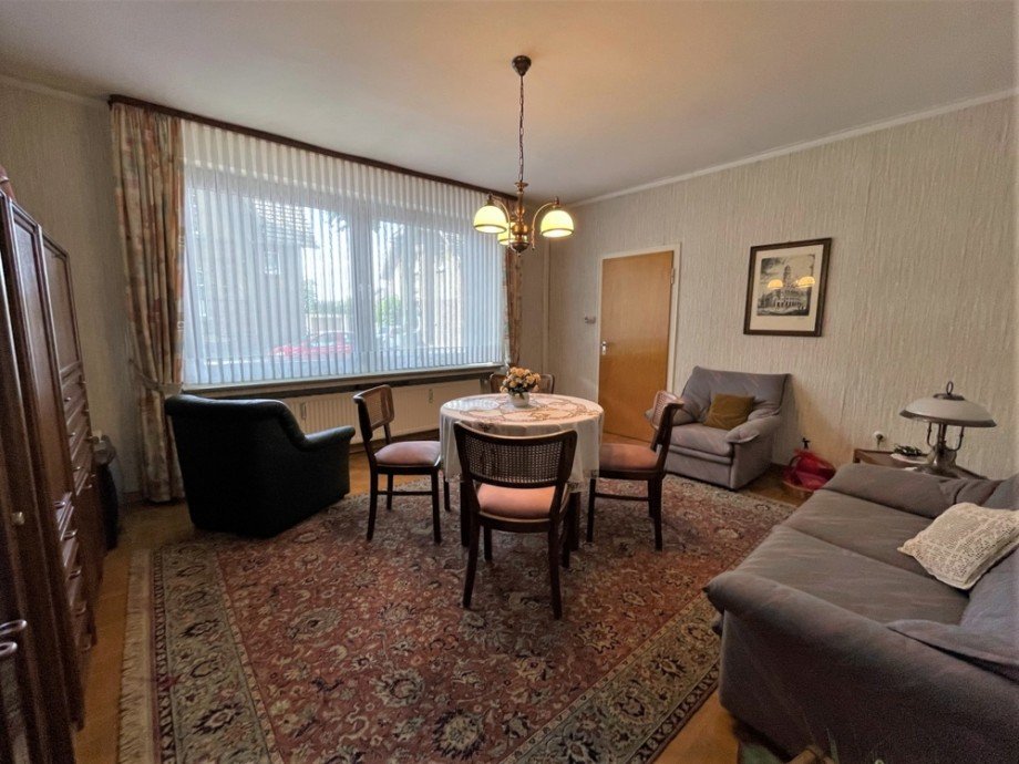 (24) Hier eine Impression aus diesem weiteren Wohn- bzw. Esszimmer im Erdgeschoss Zweifamilienhaus Bottrop / Batenbrock