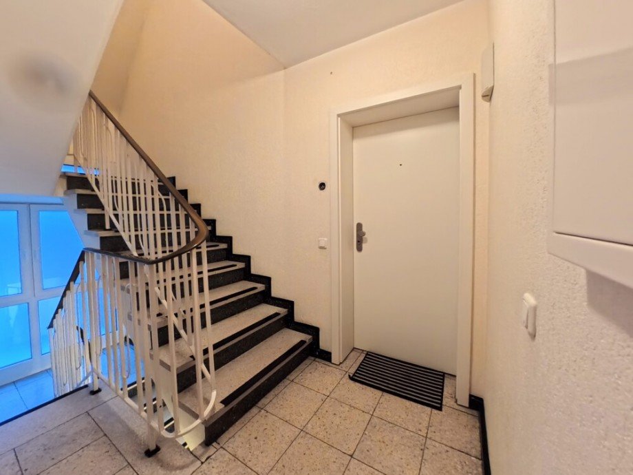 (5) Die Wohnung befindet sich im 1.OG (links) Etagenwohnung Bottrop