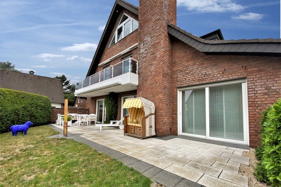 (37) Die �ber die K�che und das Wohnzimmer zu betretende Terrasse in S�dausrichtung Zweifamilienhaus Bottrop / Eigen