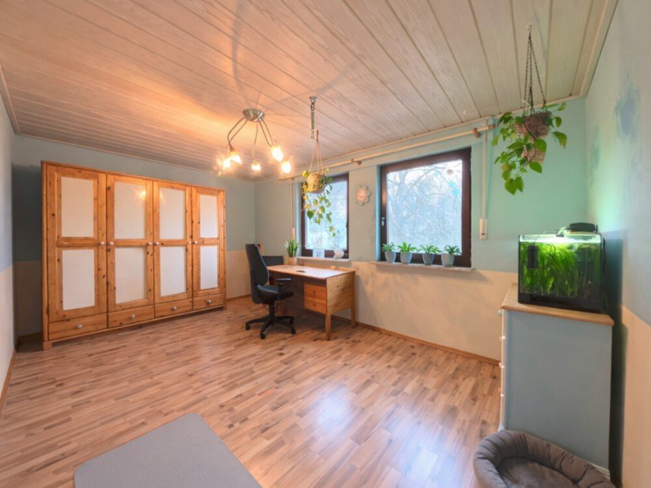 (19) Der Blick in ein m�gliches Elternschlafzimmer im ersten Obergeschoss Reihenmittelhaus Bottrop / Welheim