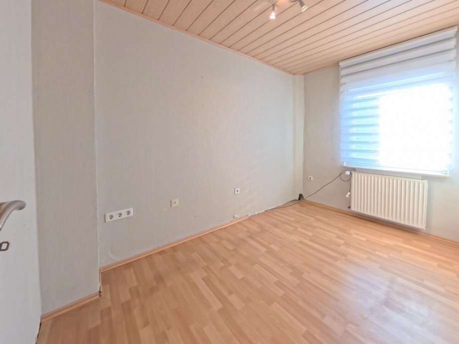 (16) Hier ein Blick in das Kinderzimmer auf der Geb�udevorderseite Reihenmittelhaus Bottrop / Batenbrock
