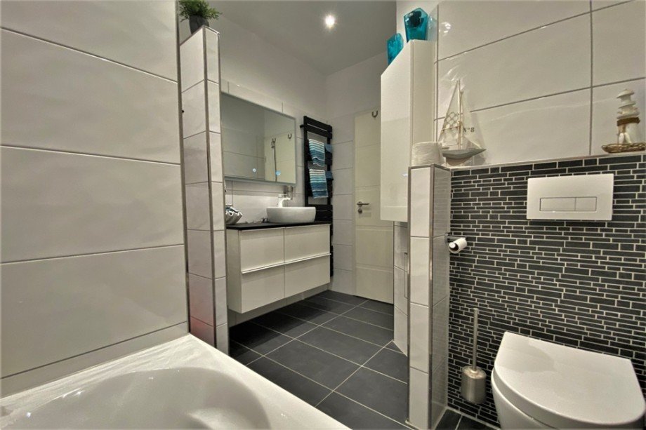 (10) Das Hauptbadezimmer aus einer anderen Perspektive Doppelhaush�lfte Bottrop / Batenbrock