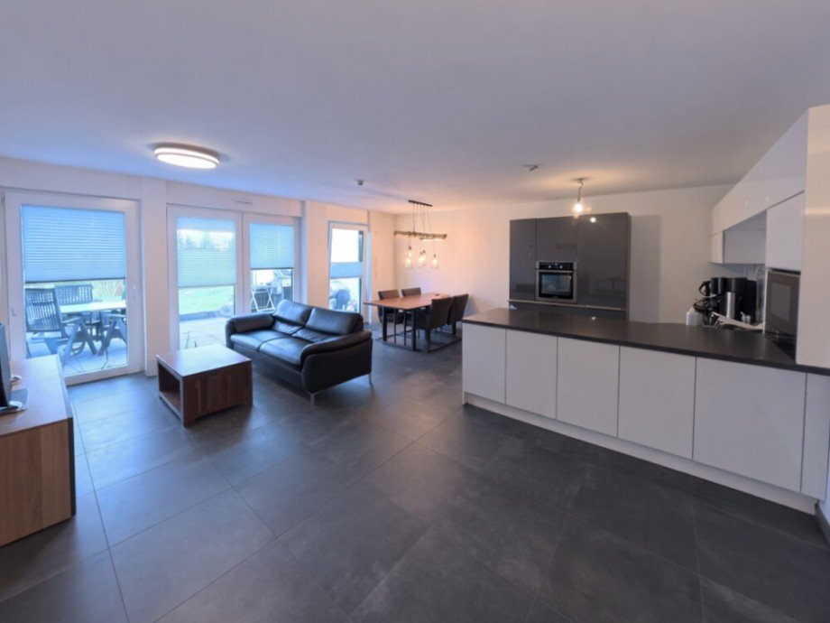 (15) Ein erster Einblick in das Wohn- und Esszimmer mit offener K�che auf der Geb�uder�ckseite Erdgeschosswohnung Bottrop / Fuhlenbrock