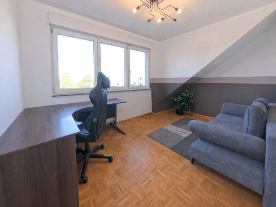 (21) Hier blicken Sie in ein weiteres Kinder- oder Arbeitszimmer Dachgeschosswohnung Bottrop / Stadtmitte