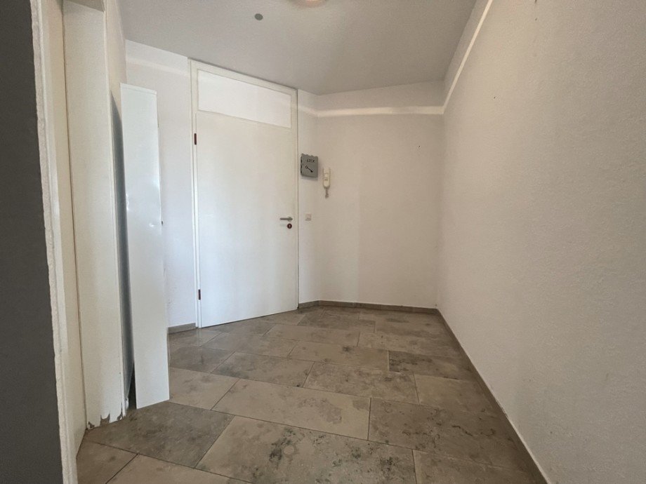 (6) Der Wohnungseingang aus einer anderen Perspektive Etagenwohnung Bottrop / Batenbrock