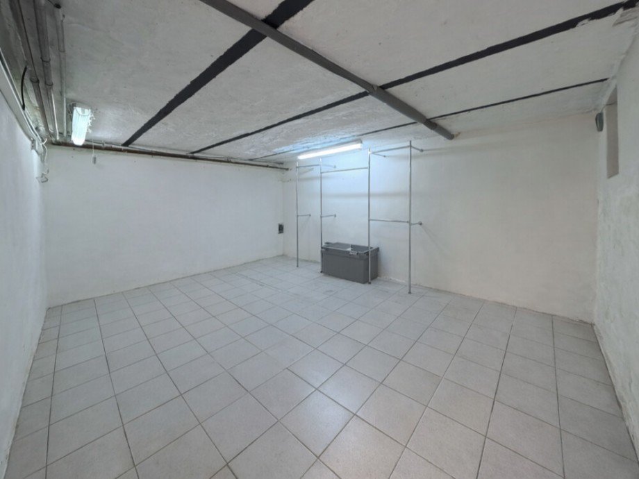 (38) Abschlie�end noch ein Eindruck aus dem hinteren Kellerraum Zweifamilienhaus Bottrop / Stadtmitte