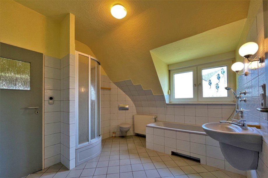 (20) Des Weiteren befindet sich dieses Badezimmer im Obergeschoss Einfamilienhaus Bottrop / Boy