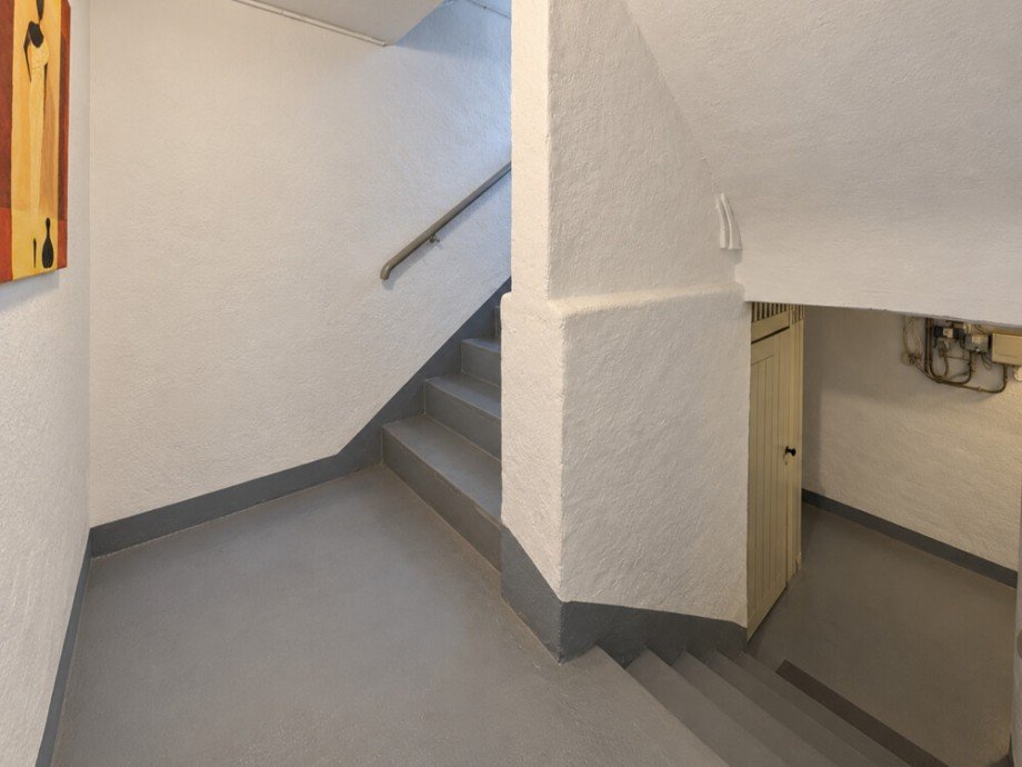 (26) Es folgen Eindr�cke aus dem Kellergeschoss der rechten Haush�lfte Mehrfamilienhaus Bottrop / Stadtmitte