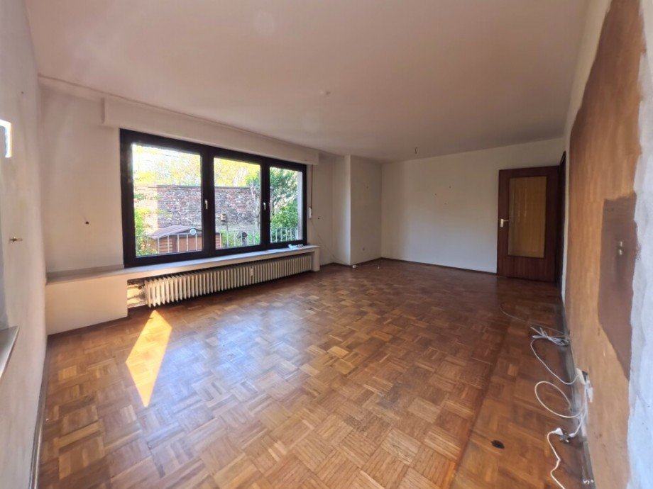 (11) Im weiteren Verlauf betreten Sie das ger�umige Wohnzimmer Erdgeschosswohnung Oberhausen / Altstadt-Mitte