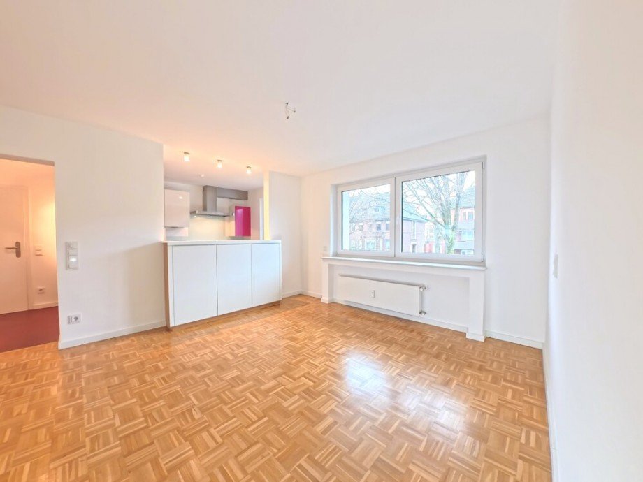 (10) Ein gro�z�giger Essbereich grenzt an die K�che Etagenwohnung Bottrop