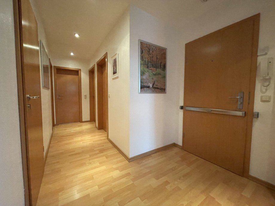 (8) Ein erster Einblick in den ger�umigen Eingangs - und Flurbereich im Dachgeschoss Dachgeschosswohnung Bottrop / Vonderort