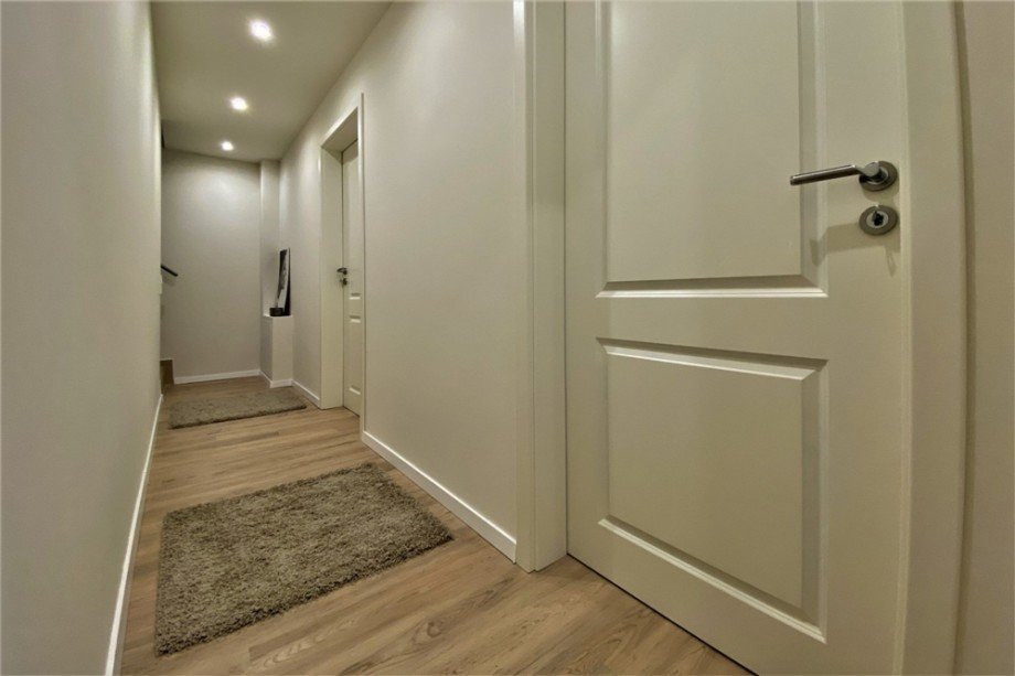 (15) Der Flur im Souterrain mit Blick zu beiden Schlafzimmer dieser Etage Erdgeschosswohnung Bottrop / Bottrop-Vonderort