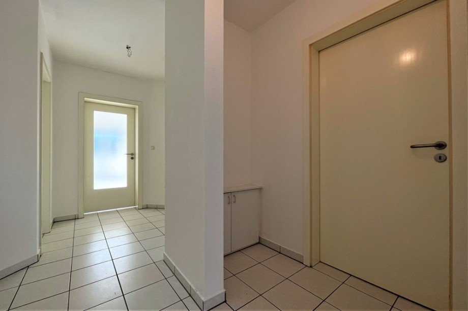 (5) Der gro�e Flurbereich aus einer anderen Perspektive Etagenwohnung Bottrop / Stadtmitte