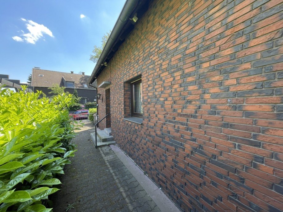 (3) Der Hauseingang befindet sich auf der rechten Geb�udeseite Einfamilienhaus Bottrop / Batenbrock