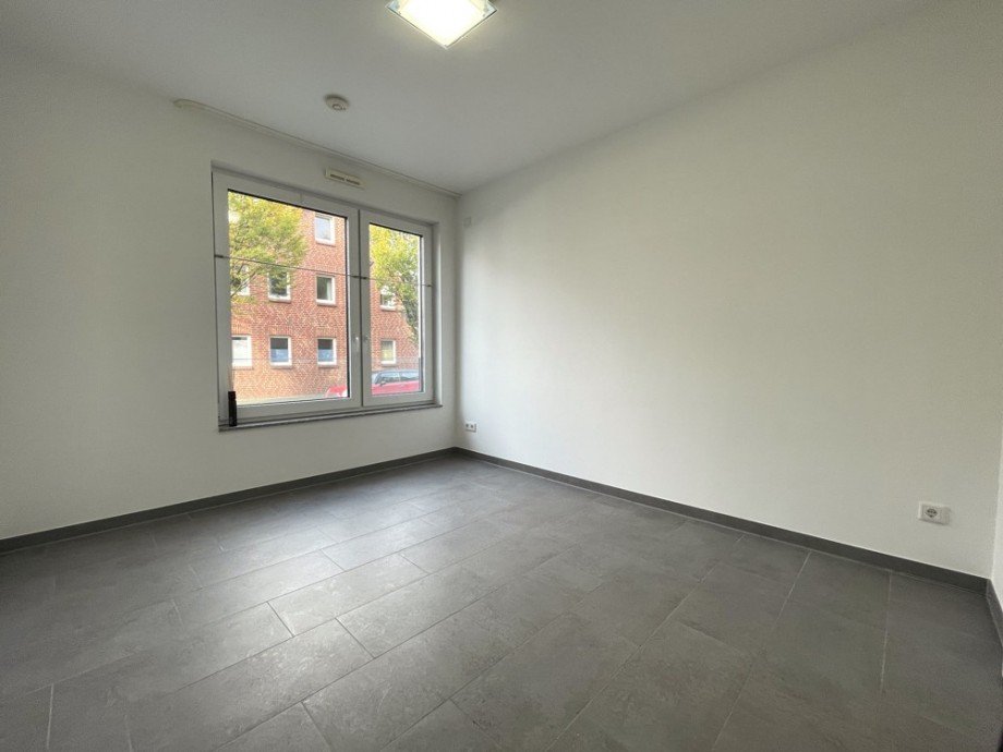 (9) �ber den Flurverlauf betreten wir dieses erste m�gliche Schlaf - oder Arbeitszimmer Erdgeschosswohnung Bottrop