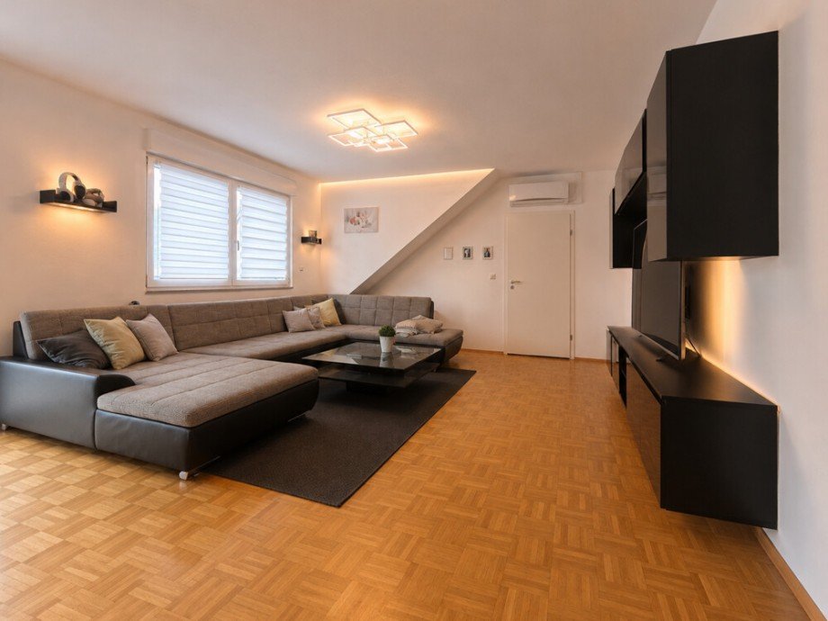 (13) Der offen angrenzende Wohnbereich Dachgeschosswohnung Bottrop / Stadtmitte