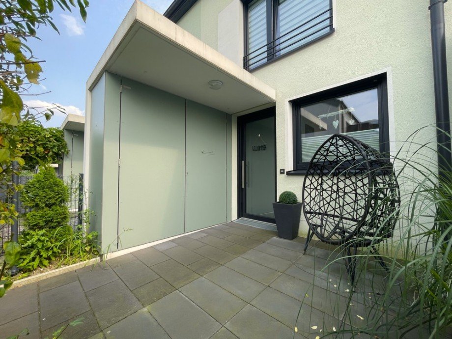 (3) Hier ein erster Eindruck vom Hauseingangsbereich auf der Geb�udevorderseite Einfamilienhaus Bottrop / Boy