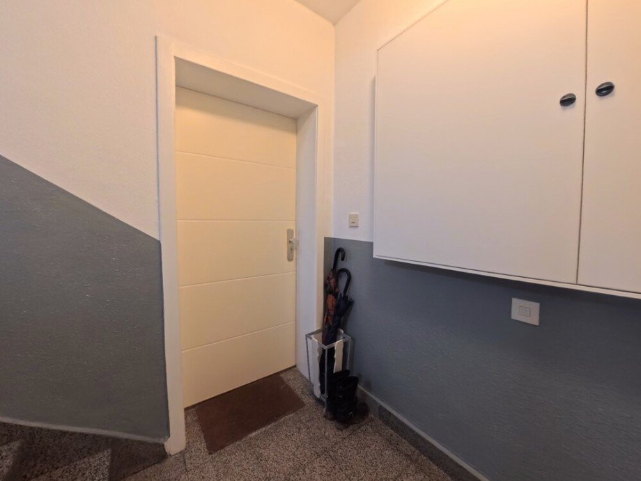 (5) Der Wohnungseingang befindet sich im 1. OG (links) Etagenwohnung Bottrop / Stadtmitte